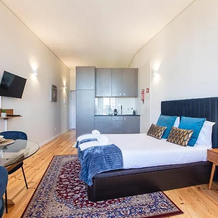 Central Studio W/ Ac, Views & Balcony By Lovelystay *