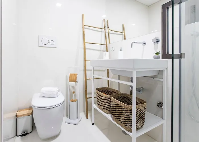 Central Studio W/ Ac, Views & Balcony By Lovelystay * ポルト