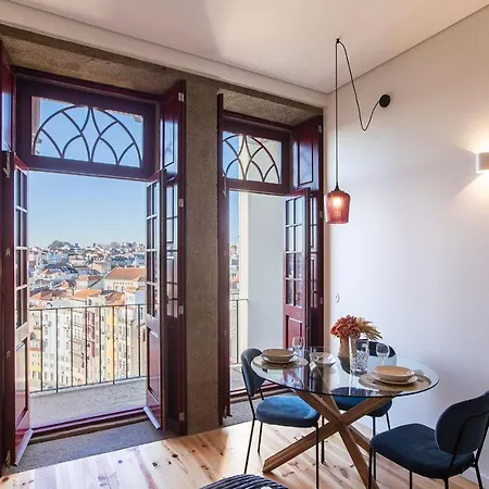 Apartment Central Studio W/ Ac, Views & Balcony By Lovelystay
