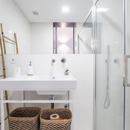 公寓 Central Studio W/ Ac, Views & Balcony By Lovelystay 波尔图