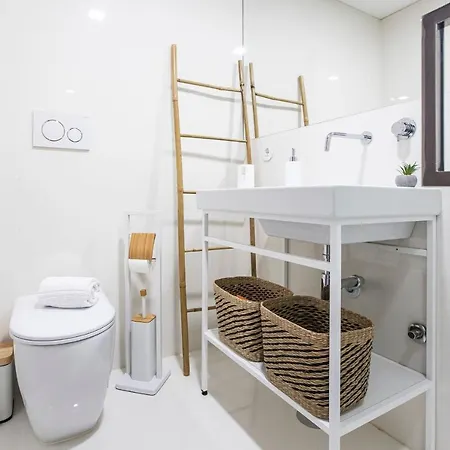 Central Studio W/ Ac, Views & Balcony By Lovelystay * Oporto