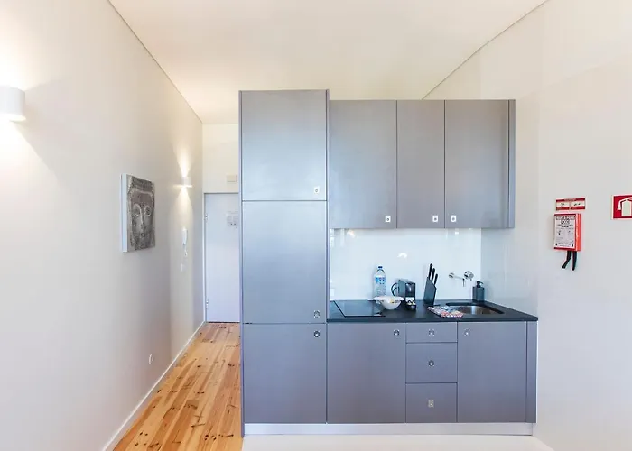 شقة Central Studio W/ Ac, Views & Balcony By Lovelystay