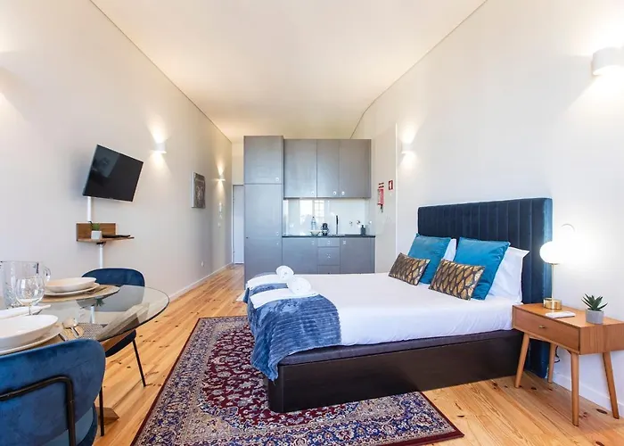 Central Studio W/ Ac, Views & Balcony By Lovelystay *