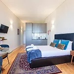 Central Studio W/ Ac, Views & Balcony By Lovelystay *