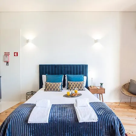 Central Studio W/ Ac, Views & Balcony By Lovelystay